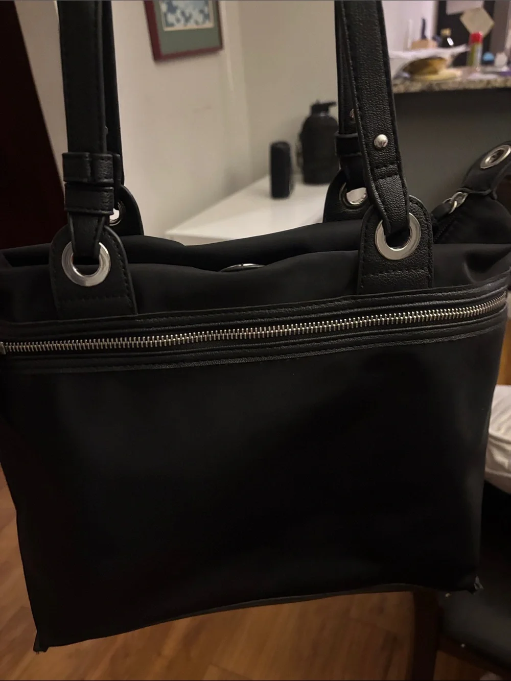 Tommy Hilfiger Tote in New Condition ~ Perfect Size Nylon Zip Top